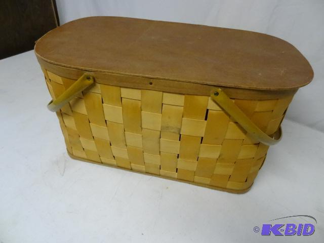 lot 24 image: Covered basket...