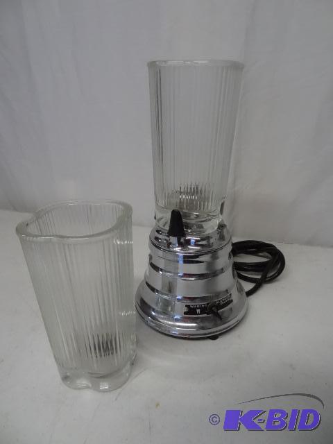 lot 34 image: Waring blender. Works. No lids...