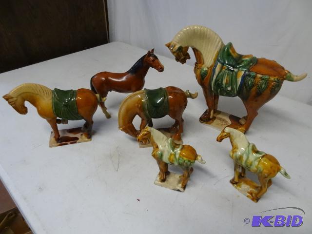 lot 42 image: 5 piece ceramic horses....