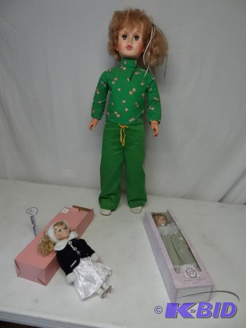 lot 52 image: 1 large doll. 2 boxed dolls...
