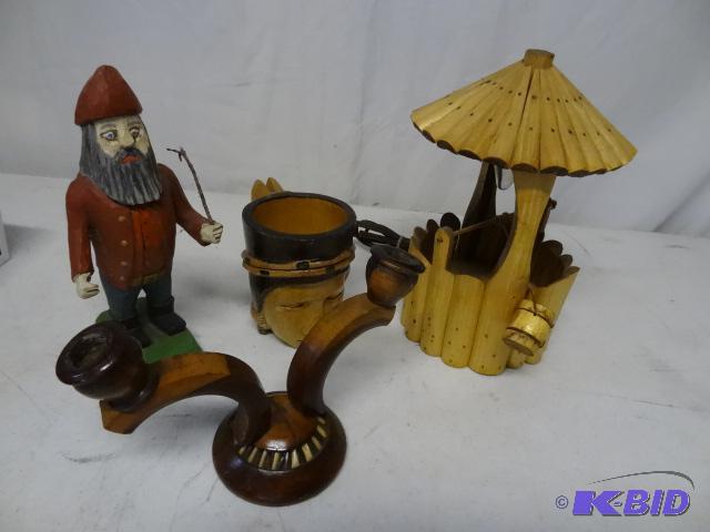 lot 67 image: Wooden pieces...