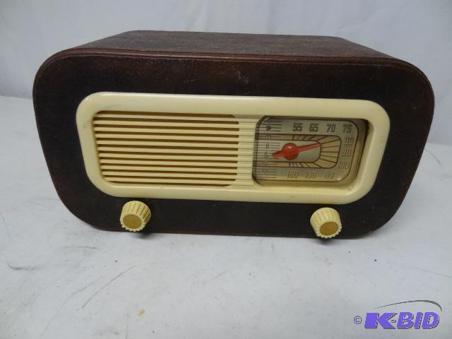 lot 73 image: Philco radio...