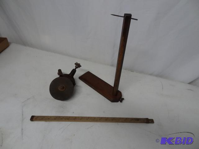 lot 93 image: Hand grinder. Tools....