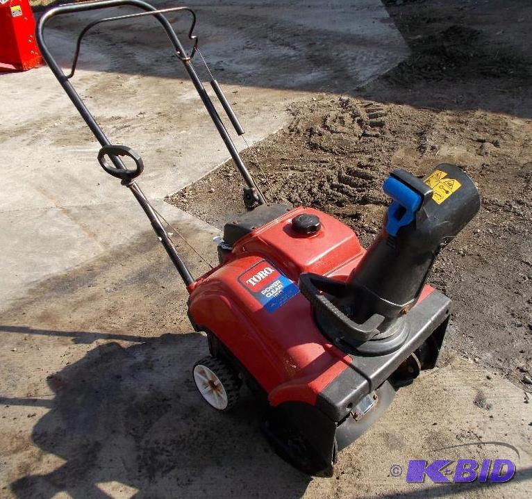 lot 14 image: Toro Power Clean Model 418ZP Snow Blower   87...
