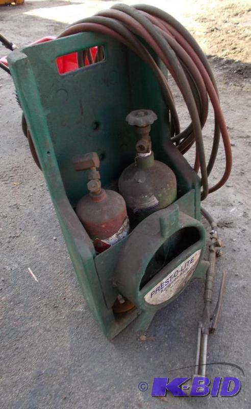 lot 19 image: Portable Acetylene Torch Kit With Presto Lite...