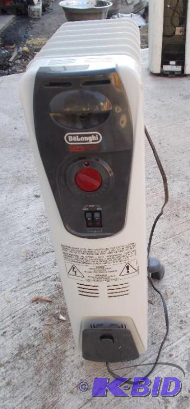 lot 46 image: Delonghi&nbspModel EW0715 FloorSpace Heater...
