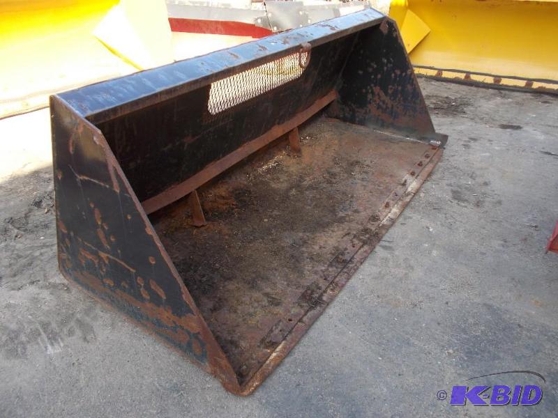 lot 7 image: Universal Mount Bobcat Skid Loader Skid Steer...