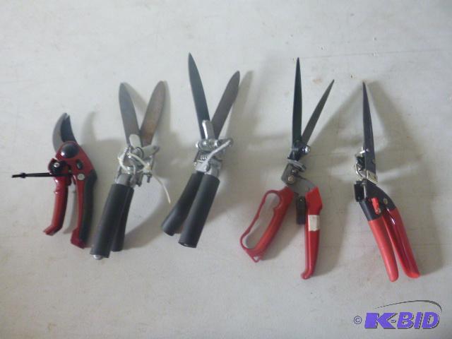 lot 114 image: 5 Pruners...