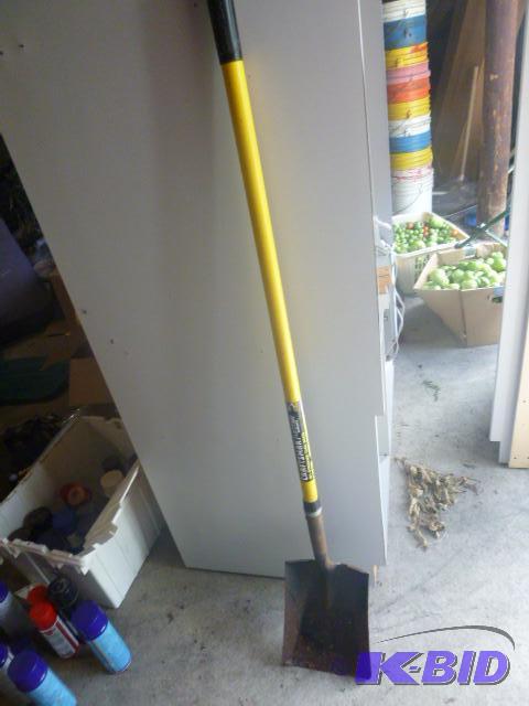 lot 131 image: Craftsman Square Nose Shovel With fiberglass ...