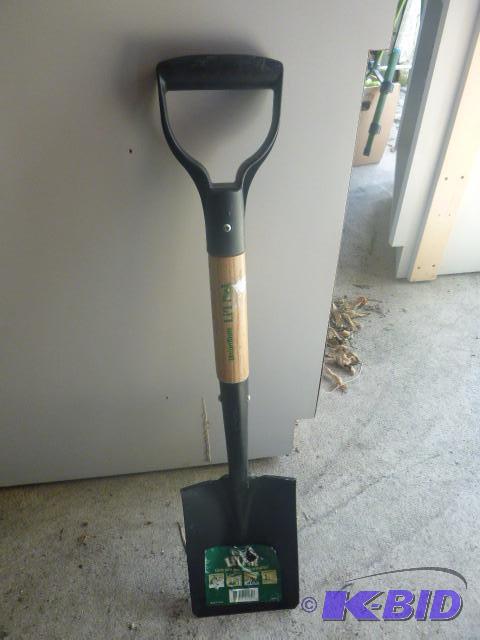lot 147 image: Lil Pal Shovel...