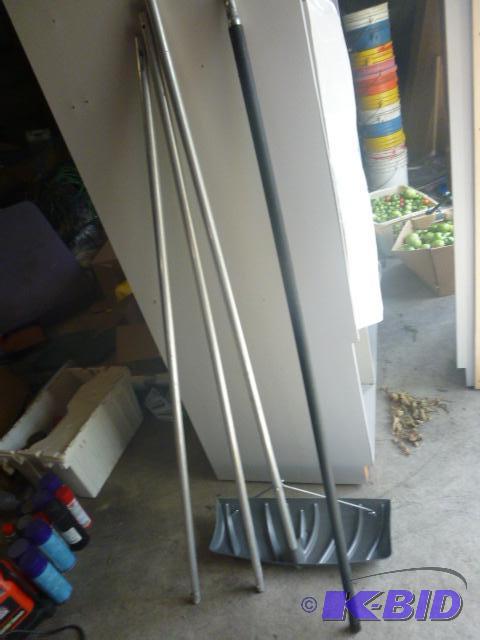 lot 148 image: 20 Roof Shovel...