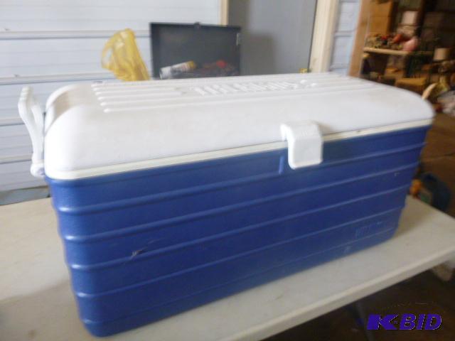 lot 179 image: Thermos Cooler 1 broken strap....