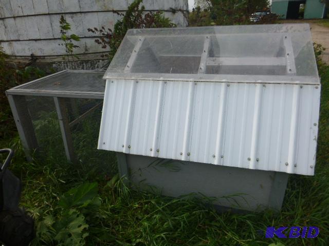 lot 5 image: Chicken Coop 4 X 4 with 3 X 4 pen, has pl...