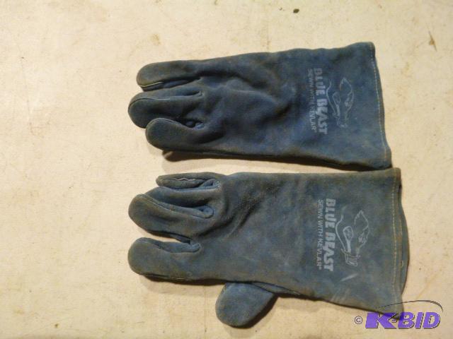 lot 60 image: Blue Beast Welding Gloves Sewn with Kevlar...