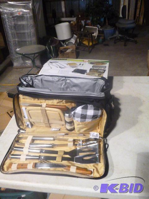 lot 97 image: Finelife Preminum Barbeque Set With cooler ba...