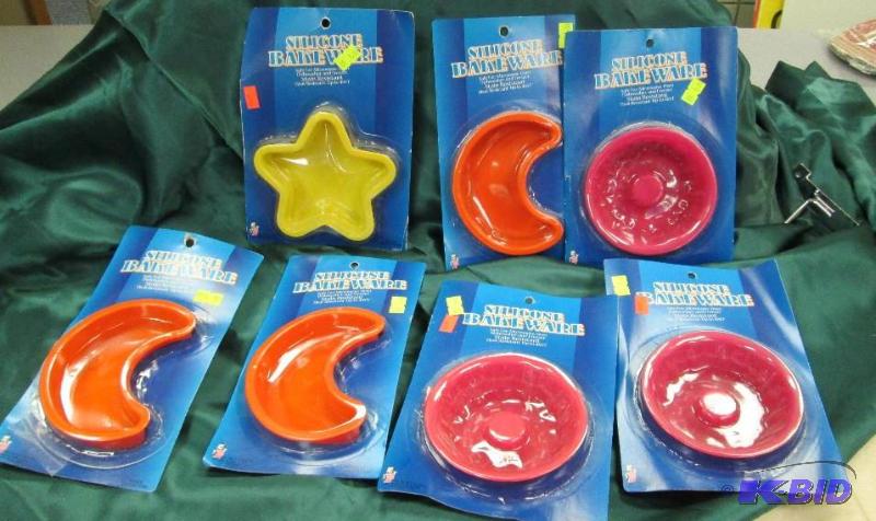 Qty 7 Silicone bake ware...