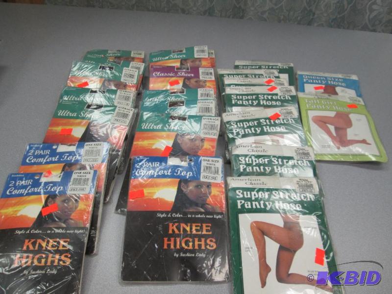 Qty 3 pkg of 2 pair Comfort top knee highs on...