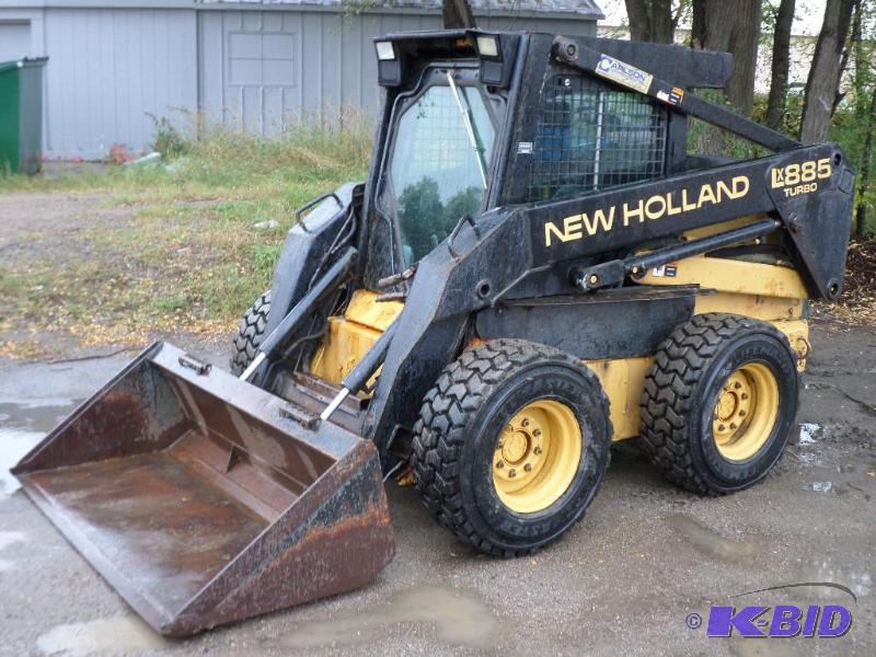 New Holland LX885 Turbo Skidloader, 2500# Lif...