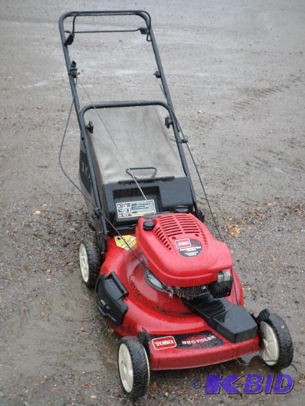 Toro 21&quot Self-Propelled Lawn Mower With ...