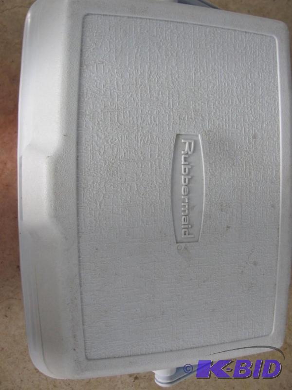 Rubbermaid Cooler