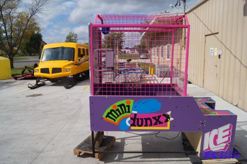 lot 11 image: Arcade game