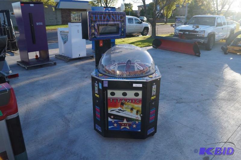 lot 2 image: Arcade game