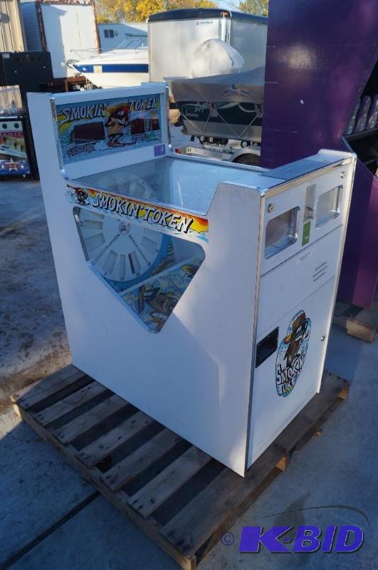 lot 5 image: Arcade game
