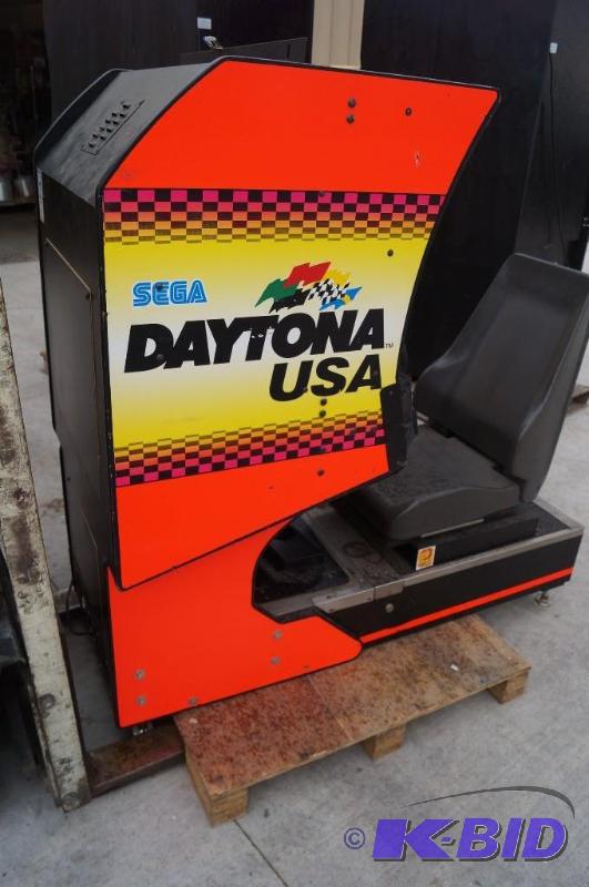 lot 6 image: Arcade game