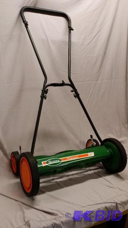 Scotts classic 20&quot hand push mower in g...