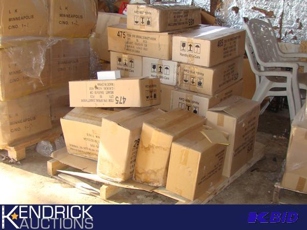 Large Pallet of New in Bo9x Lightbulbs