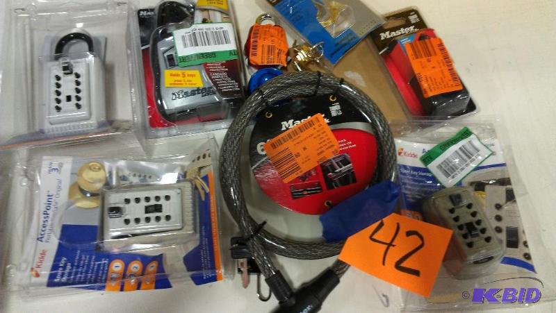 lot 42 image: Lot of Locks. Various kinds. Returned or over...
