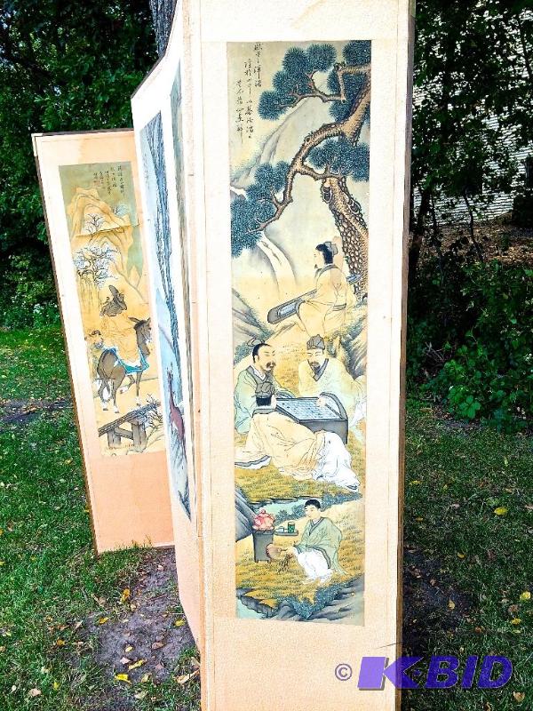 lot 15 image: 5 Panel hand painted silk room divider