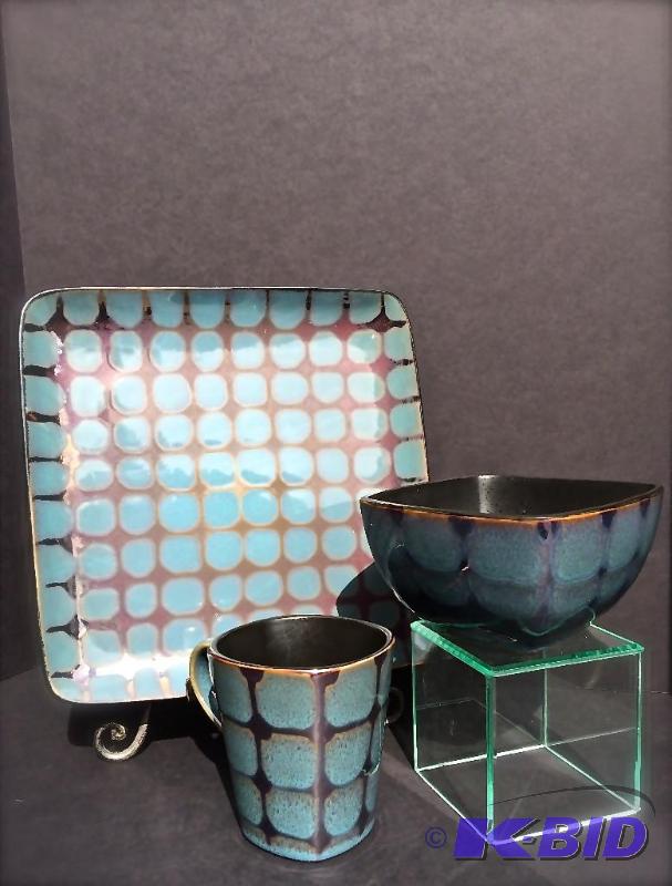 lot 30 image: Modern asian influenced dishes set