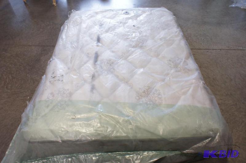 Sealy SeaGrove Plush Full Mattress. MSRP $699...