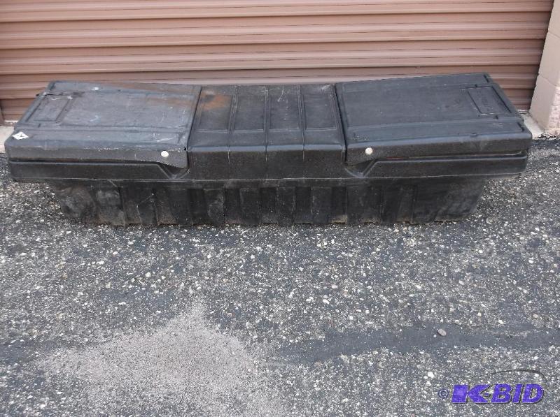 lot 19 image: Tuff pickup tool box missing locks set for pa...