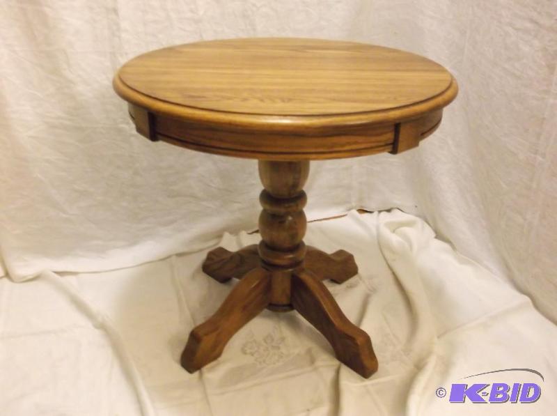lot 25 image: Beautiful solid oak round end table measuring...