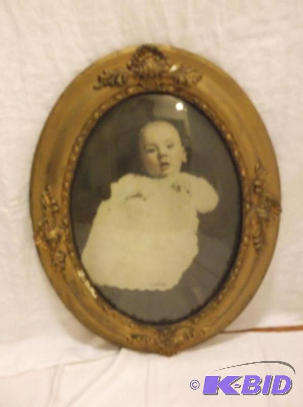 lot 28 image: Vintage oval frame with curved glass picture ...