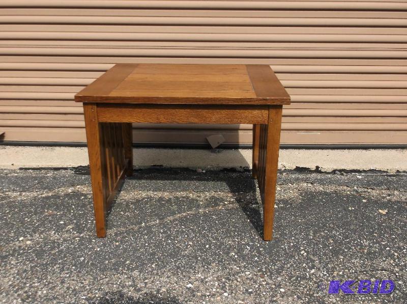 lot 7 image: Mission style end table measuring 24 34"...