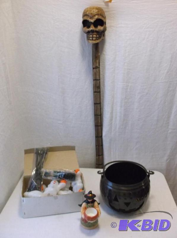 lot 96 image: Nice lot of Halloween items metal pumpkin,gho...
