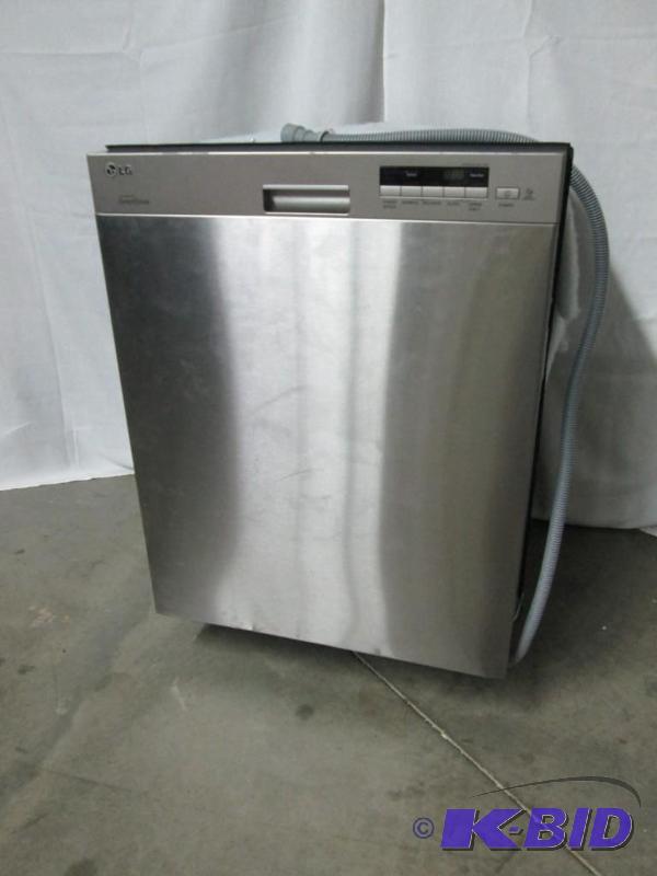 lot 9 image: LG SEMI-INTEGRATED DISHWASHER WITH FLEXIBLE EASYRACK SYSTEM