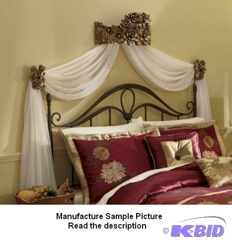 lot 20 image: Rose Crown -&nbspThe perfect complement to s...