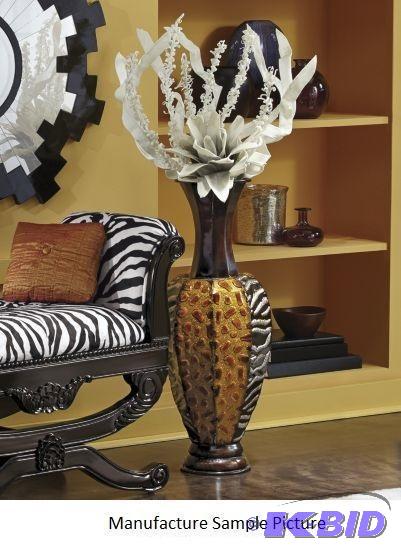lot 25 image: Animal Glitter Vase - Critter meets glitter i...