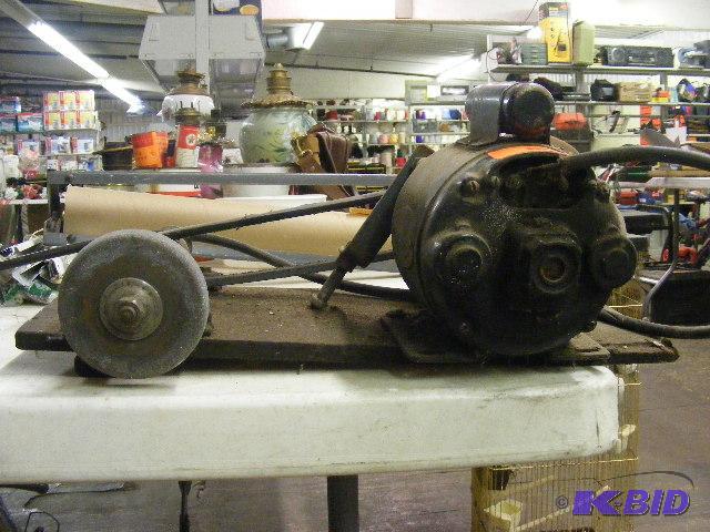 lot 129 image: Grinder and Motor, power cable is bad....