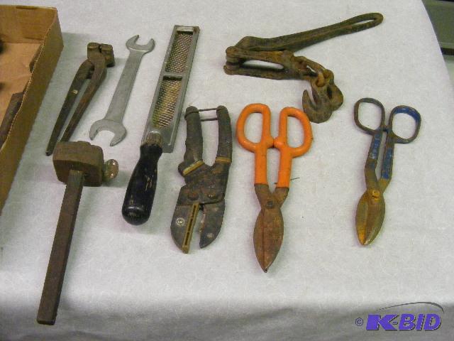 lot 139 image: Variety of tools, file, wrenches, tin snips...