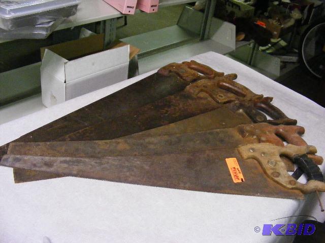 lot 600 image: 5 hand saws, a couple of the handles are crac...