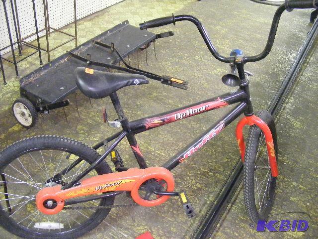 lot 77 image: Huffy boys bike Up Roar...