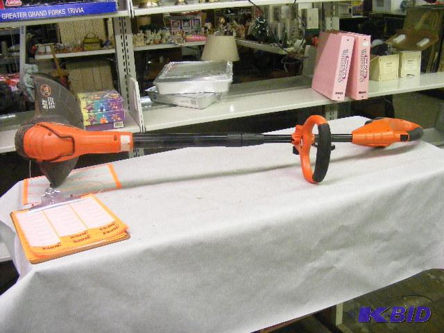 lot 85 image: Black & Decker Grass Hog Weed Eater w18V...