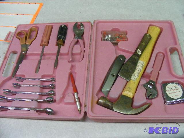 lot 86 image: Do It Herself Tool Caddy....