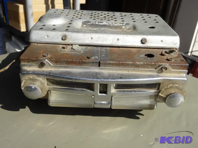 lot 118 image: Vintage Ford car radio...