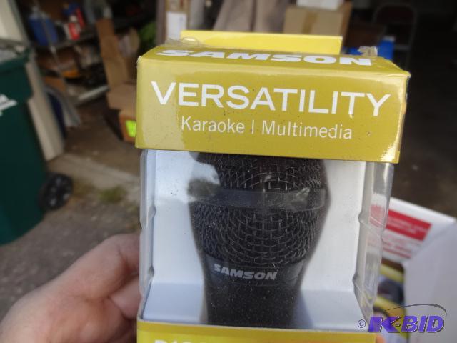 lot 12 image: 6 Samson microphones...